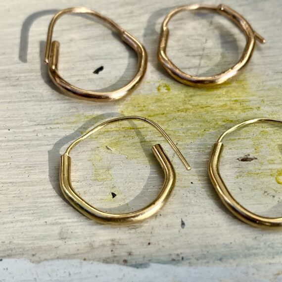 18k yellow gold hoops med
